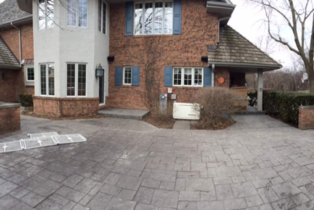 lake-forest-before An expansive patio provides tremendous opportunities for outdoor entertaining, but dwarfs a standalone grill.