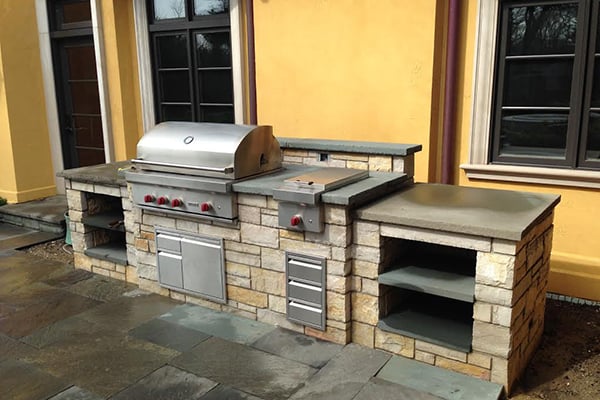 One of Van Zelst's outdoor kitchens in Glenview, Illinois