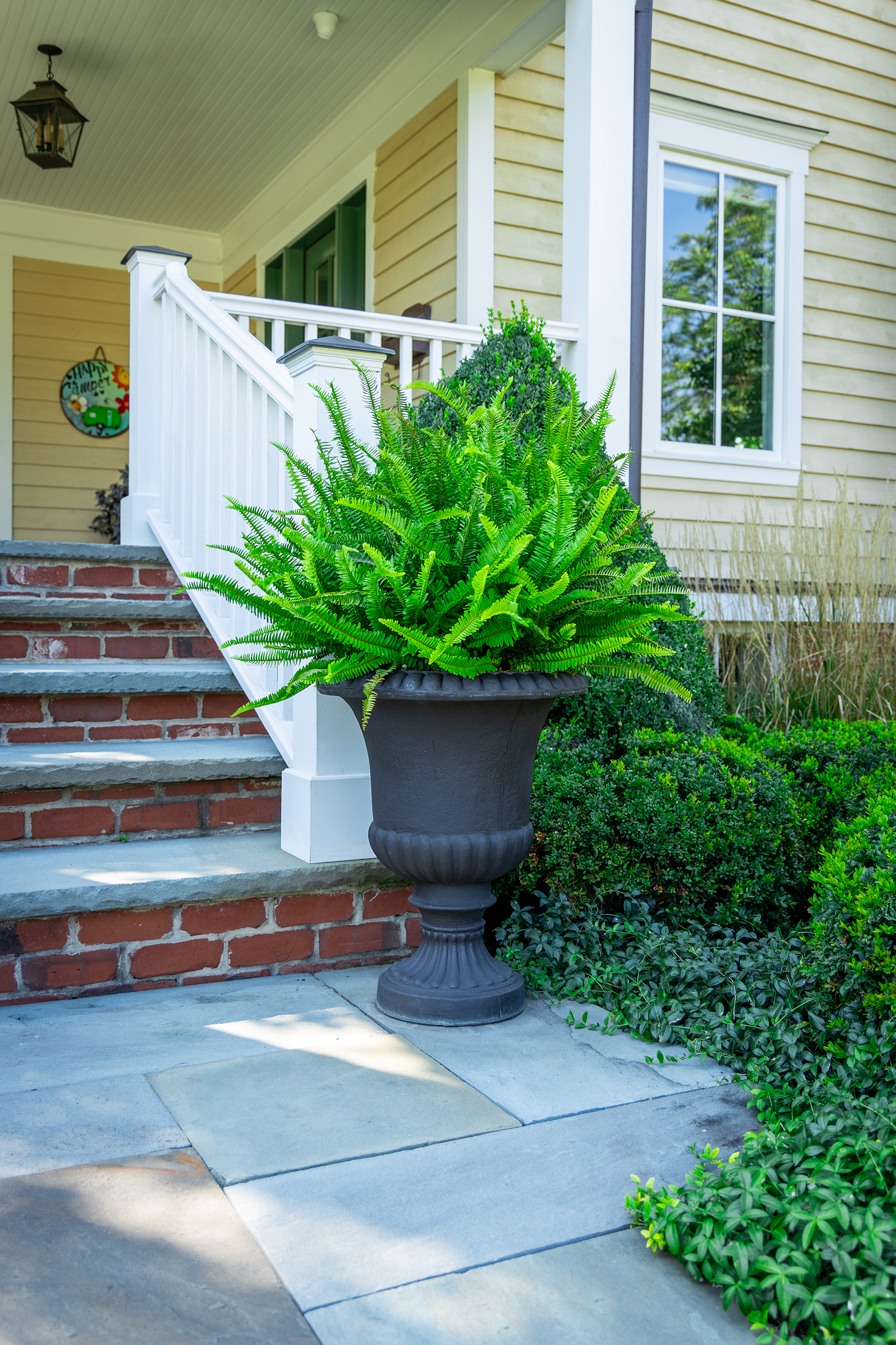 lage urn front entry